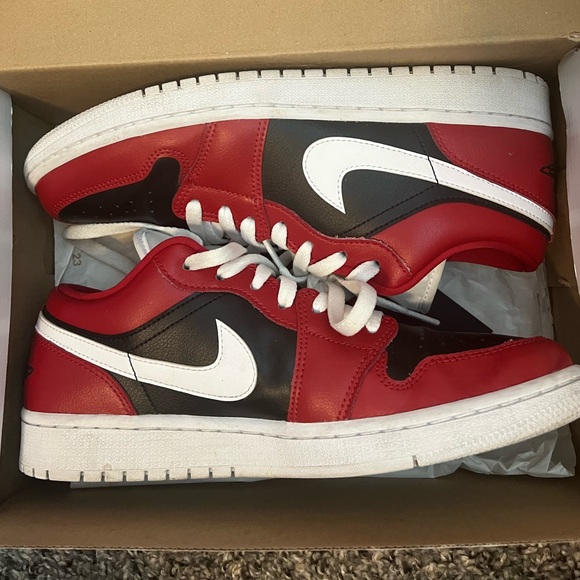 Women’s Air Jordan 1 Low - Picture 1 of 6